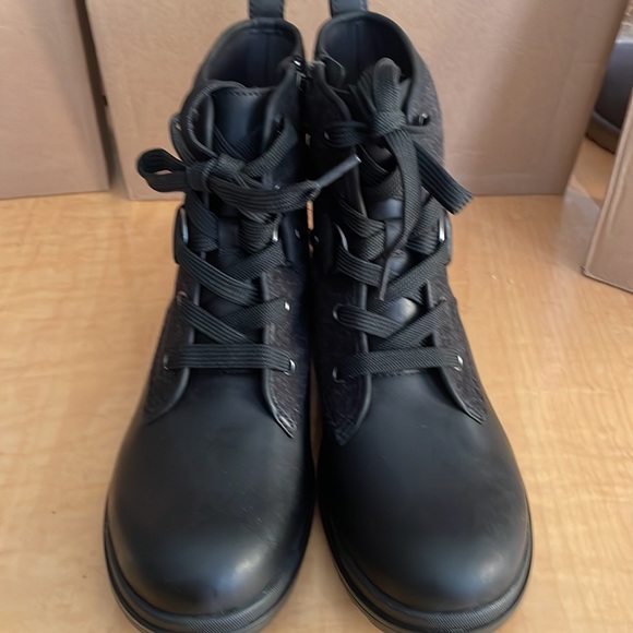 Ugg Women’s Hapsburg Lace Boot - Picture 2 of 6